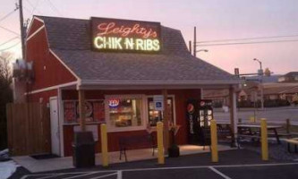 Leighty's Chik-n-ribs outside
