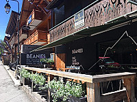Beanies ski shop and coffee bar outside