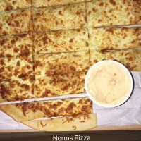 Norm's Pizza food