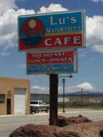 Lu's Main Street Cafe outside
