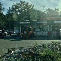 Mr. Bill's Richman's Ice Cream Burger Co. outside