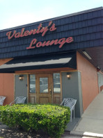 Valenty's Lounge outside