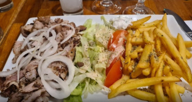 Le Souvlaki Athenien food