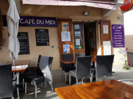 Le Café Du Midi inside