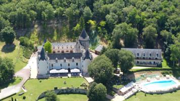 Chateau De La Fleunie inside