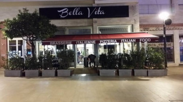 Bella Vita outside