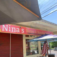 Nina's Bistro Sandwiches outside