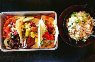 Bomba Taco Beachwood food