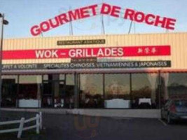 Gourmet de Roche outside