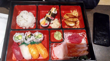 Hamaru Sushi food