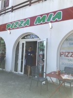 Pizza Mia outside