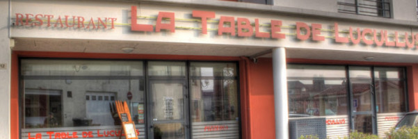 La Table de Lucullus outside