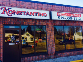 Konstantinos Pizza and Wings outside