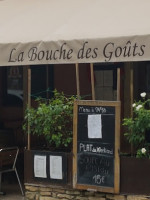 La Bouche Des Gouts outside