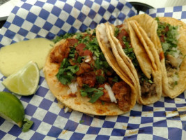 Los Valedores Taco Truck food