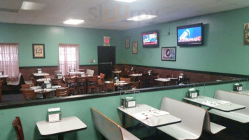 Angelotti's Pizza inside