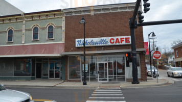 Nicholasville Cafe outside
