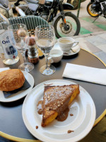 Café Des Gourmets outside