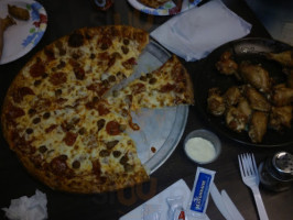 Gianni's Pizza & Wings ,LLC food