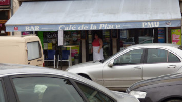 Café De La Place food
