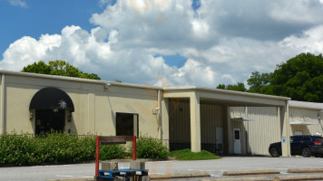 Mrs. Hanes' Moravian Cookie Crisps outside