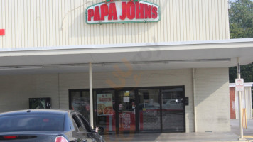 Papa Johns Pizza outside