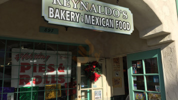 Reynaldo's European Mexican outside