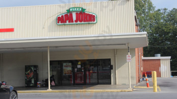 Papa Johns Pizza outside