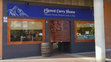 Everest Curry House food