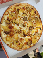 Lazzaro Pizza St Avé food
