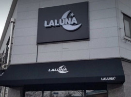 Laluna Cafe outside