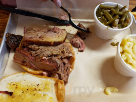 Tee Dawgs Bbq food