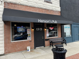 Hensons Pub outside