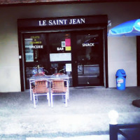 Le Saint Jean outside