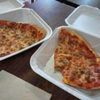 Rico Rino's Pizza food