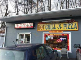 Hot Grill -n- Pizza outside