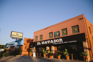 El Matador outside