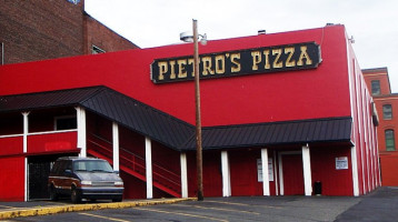 Pietro's Pizza outside