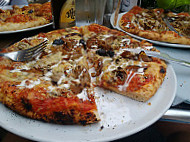 Favolsa Pizza food