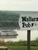 Walter's Pub inside