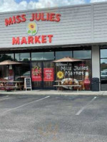 Miss Julies Market outside