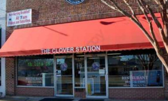 Clover Station inside