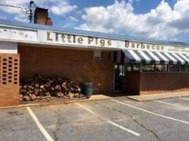 Little Pigs Barbecue food