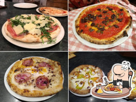 Pizzeria Vesuvio food