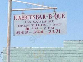 Rabbit's Bbq outside