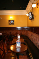 Met Bar and Grill inside