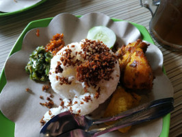 Ayam Goreng Surasama food