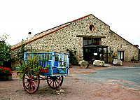 Auberge Des Fontaines Ferme outside