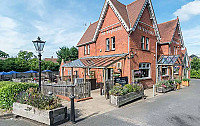 The Greyhound Finchampstead outside