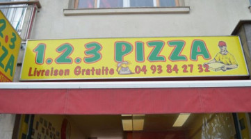 123 Pizza outside